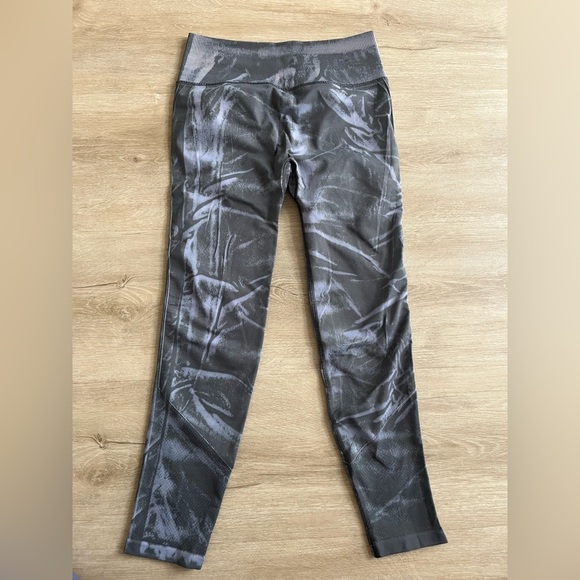 LULULEMON Stone Wash Graphite Gray Ebb To Street Tight Leggings SZ 8 - Picture 4 of 9